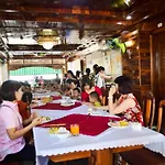 Khách Sạn San San