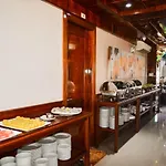 Khách Sạn San San