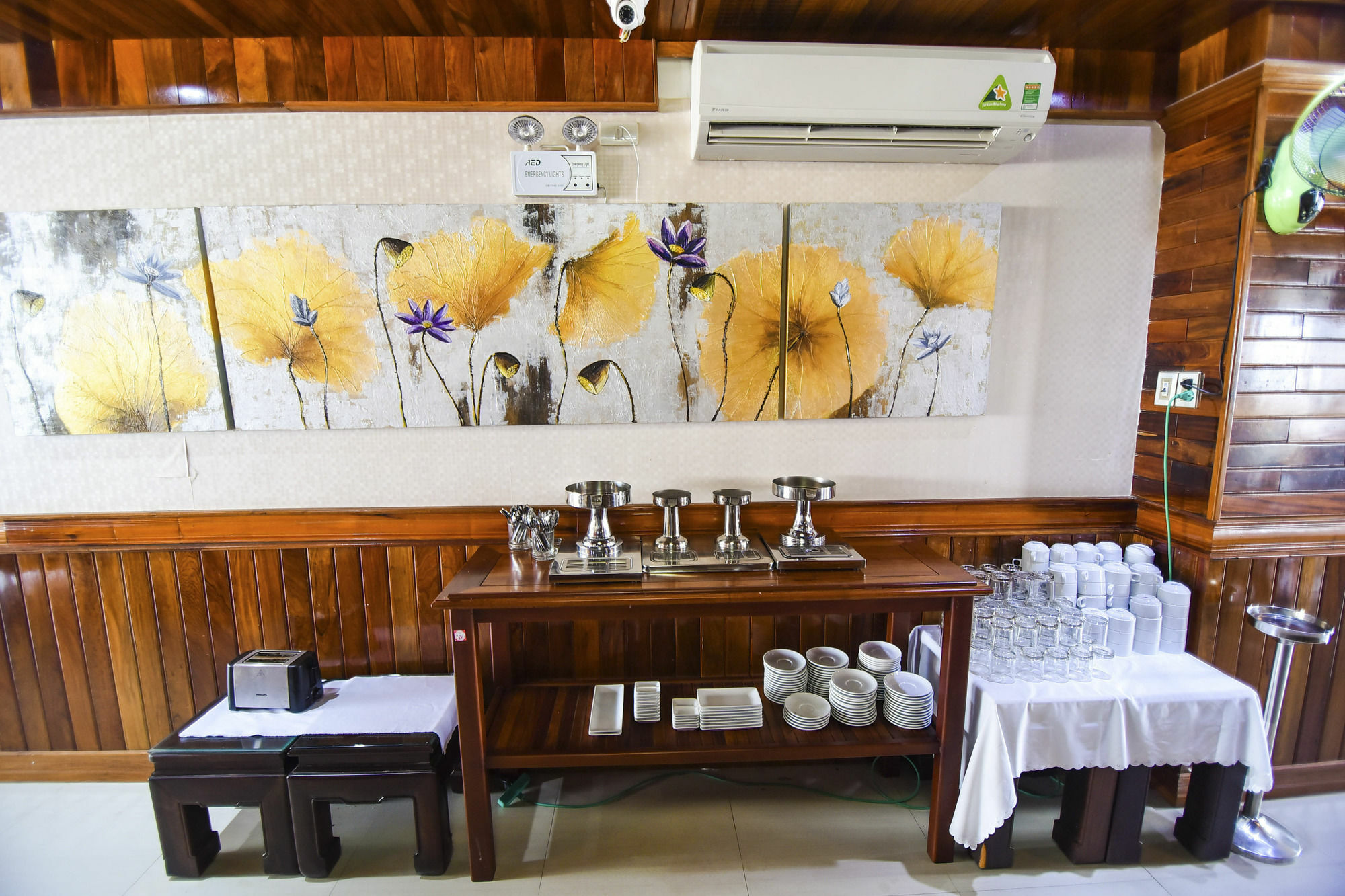 San San Khách sạn 3*