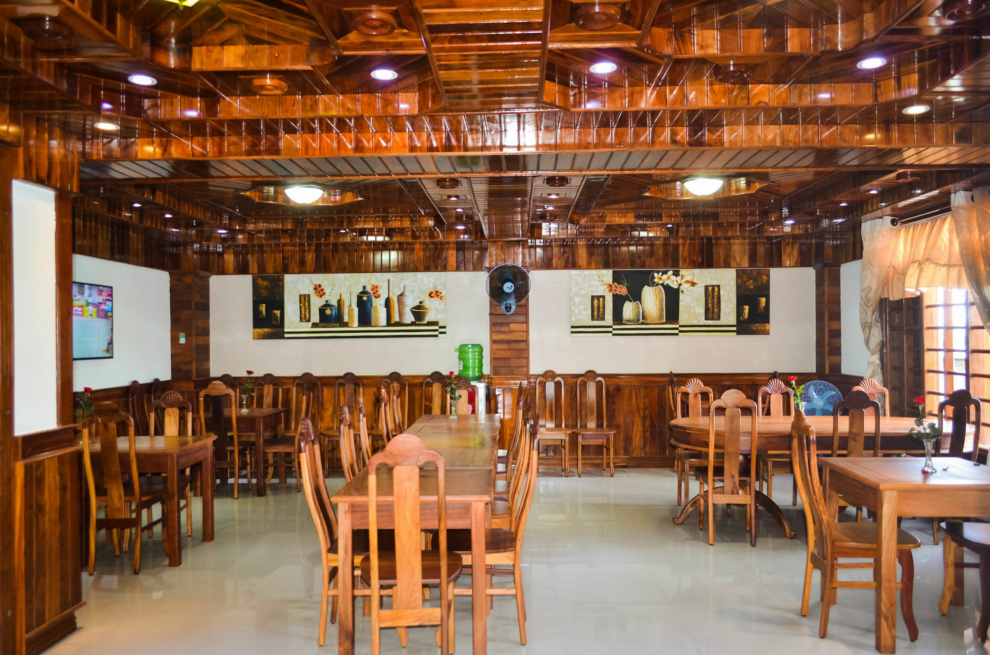San San Khách sạn